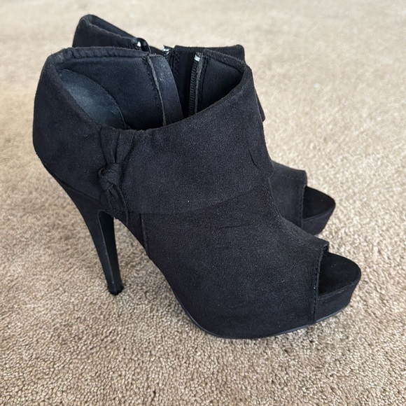 Open toe ankle booties, black suede, zip on sides, 4” heel hight, size 8 - Picture 6 of 6